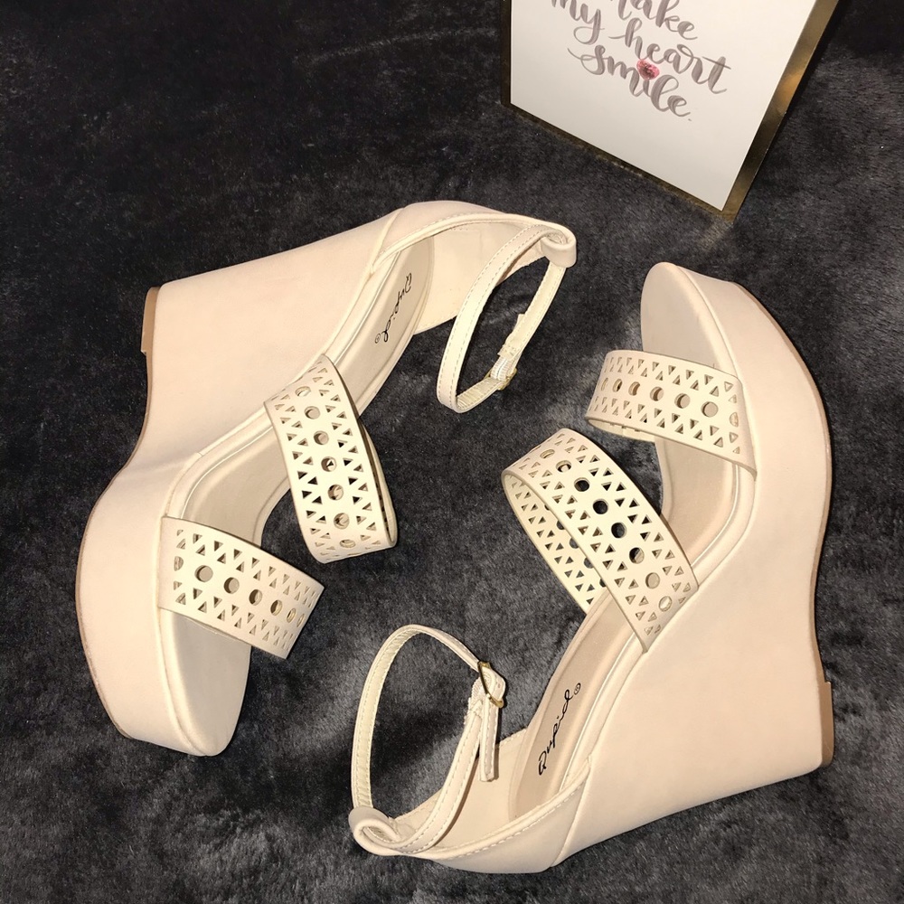 Qupid strappy wedge sandals